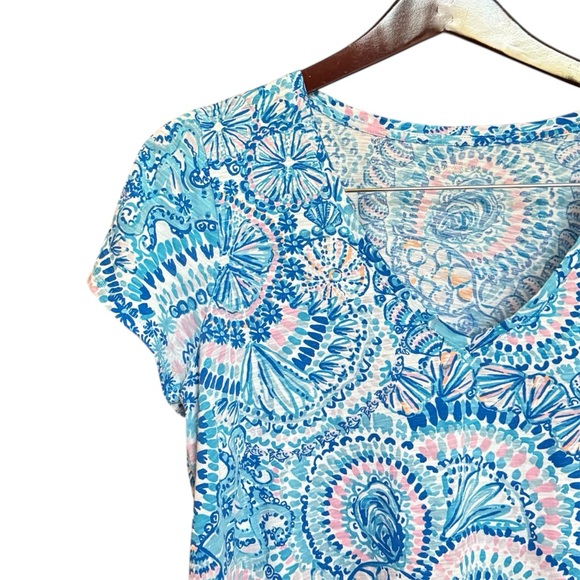 Lilly Pulitzer Etta V-Neck Blue Grotto Commotion In The Ocean Top Large - Picture 6 of 14